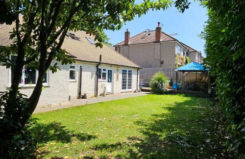 Stunning 4 bed house with huge garden and parking - Foto 2