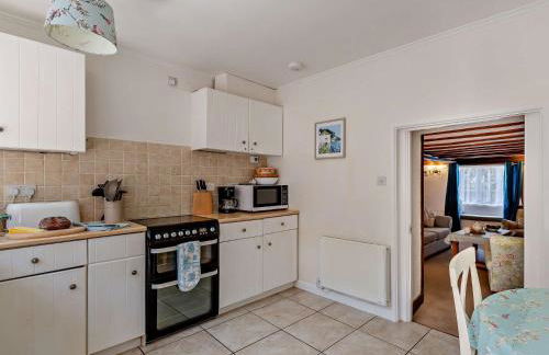 2 Bed in West Bay 77557 - Photo 8