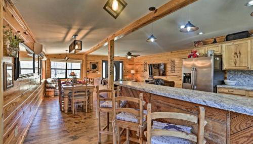 Serene Cabins with Decks and 8 Acres on Kiamichi River - Foto 5