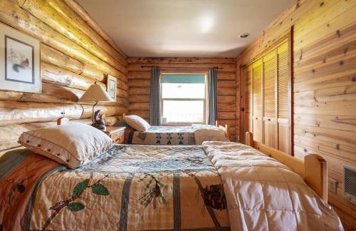 Peaceful Waterfront Log Cabin near Crater Lake National Forest, Oregon - Foto 48