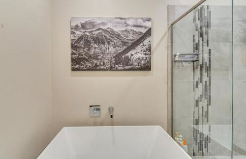 Ski-InandSki-Out! Winter Park Family Gem with Hot Tub - Foto 15