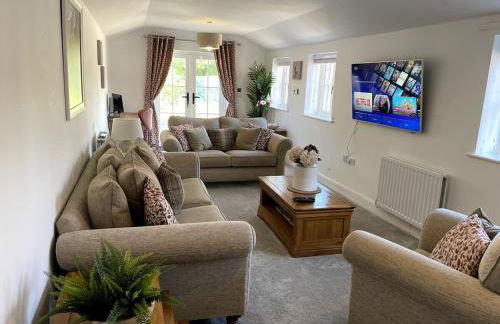 Spacious Family Friendly Cottage - Photo 30