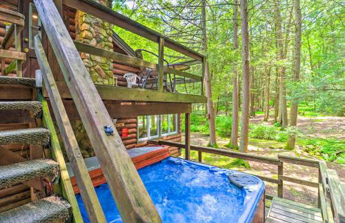 Secluded and Quiet Pocono Mountain Cabin with Hot Tub! - Foto 22