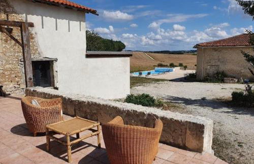 French Farmhouse Retreat with pool & superb views. - Foto 22