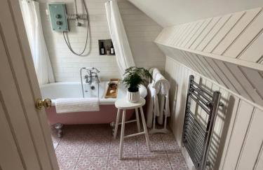 The Pink Cottage upstairs suite & Garden Summer Room - Foto 6