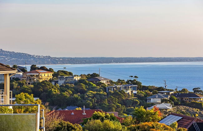 Clifftop Family Retreat With Views Pool - Foto 31