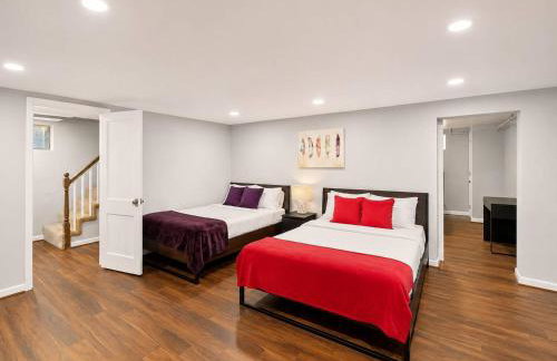 Stately 5BR Historic Retreat - CozySuites - Foto 17