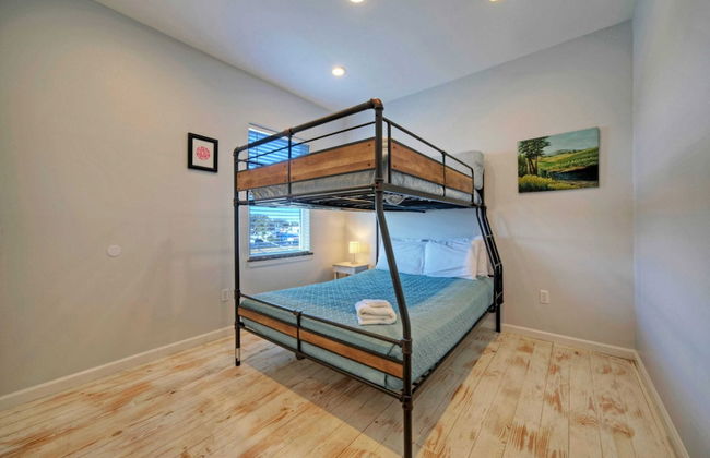 6bdr, Balcony w/ Bay View, Shared Pool + Boat Dock Keeper Red by Avantstay - Foto 28