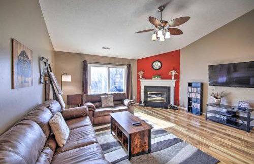 Family Home with Yard about 15 Mi to Downtown! - Foto 3