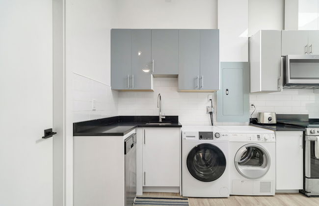 Charming 1BR Lakeside - Photo 9