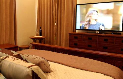 Romantic and Relaxing Villa Retreat with a Jacuzzi near Somis, California - Photo 16