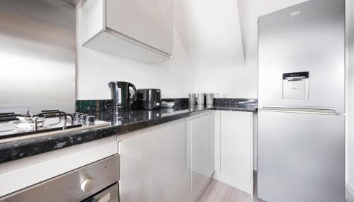 Trendy Bedroom -Near M25, Free Parking , Fast WiFi - Foto 5, stove, toaster