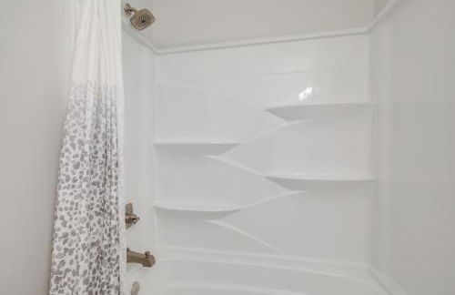 Walk to the Greenline Sleek Cordova Home with Patio - Foto 18