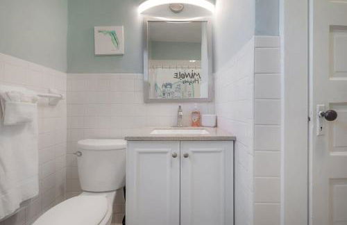 Historic & Cozy Bungalow by Downtown - Foto 29