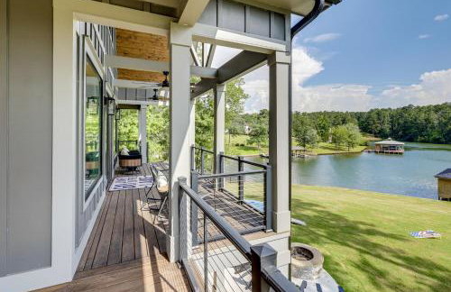 Dock and Views Spacious Lake Sinclair Retreat - Foto 12