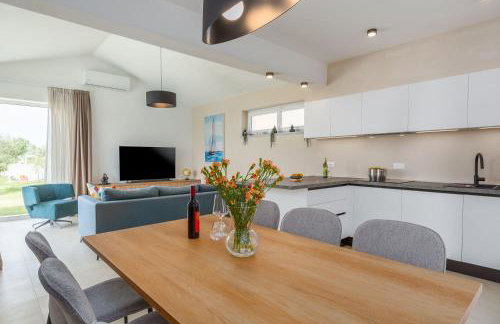 Neue und hundefreundliche Villa mit Panorama-Meerblick, Privatpool, Grillbereich, Babybett, Waschmaschine - Foto 10