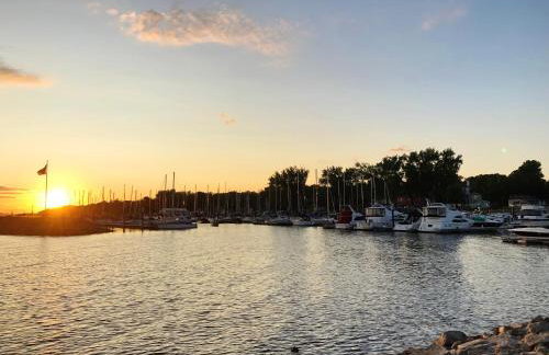 2BR Condo Near Lake w Sunny Bedrooms - Moonbeam - Foto 19