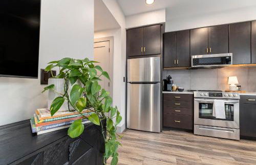 Brand New Condo in the Heart of Traverse City! - Foto 14