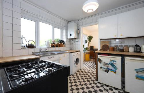 Cosy mid century Stockport with views, dog walks, woodburner - Foto 18