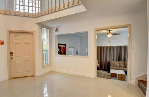5 BR Mansion with Pool and non-heated Jacuzzi Games in Boynton Beach - Photo 17