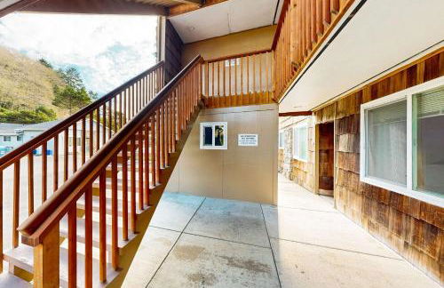 Cozy Coastal Condo Steps from the Beach with Deck Views - Foto 33