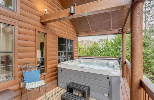 Steps to Lake Lanier Wooded Escape with Boat Dock - Foto 3