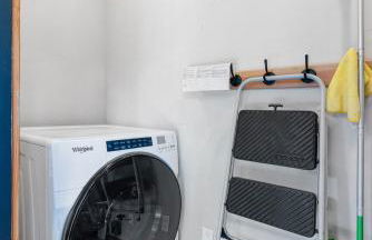 Two Pines - Unique container home w/hot tub - Downtown - Trailer Parking - Pet friendly - Foto 37