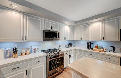 Gorgeous 6BR with Pool and Spa - Photo 10