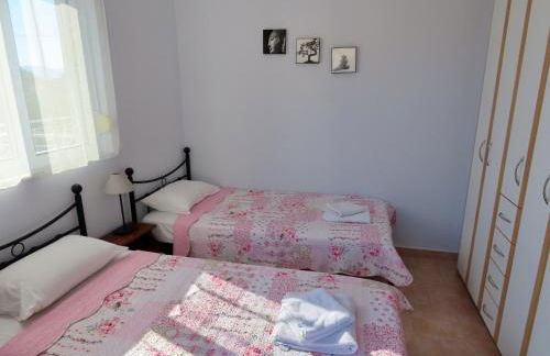 Phoebes Place At Kalamaki Court, 2 Bedroom Villa With A Shared Pool - Foto 7