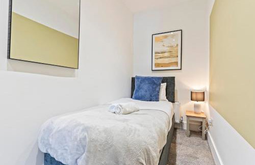 Stylish House - Sleeps 7 - Free Parking, Fast WiFi and Smart TV - Contractors, Groups and Long Stays Welcome by Yoko Property - Foto 15