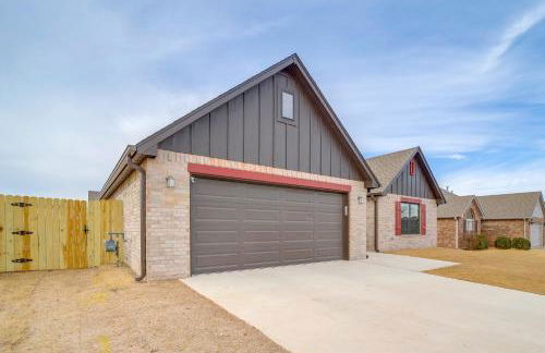 Private Yard and Patio Brand New Glenpool Getaway! - Foto 25