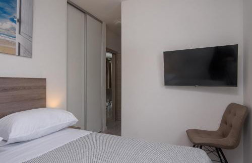 Villa Barbara & Zoran with heated swimming pool - Photo 53