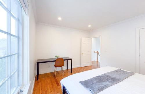 Family-Friendly 4 Bed 3 Bath Downtown Delight - Foto 40