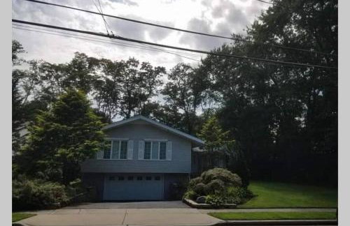 Cozy 4BR 3BA Home- Train to NYC, USOpen, CitiField Mets, MSG, Walk to Harbor & Golf - Photo 24