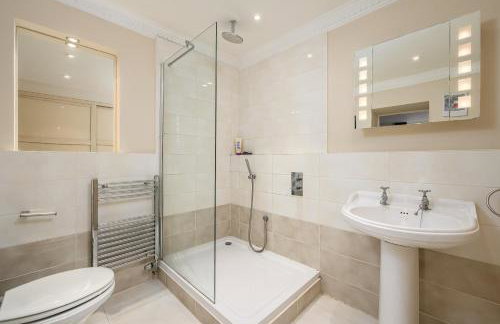 Elegant Flat with Garden in Edinburgh West End - Foto 22