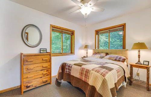 Waterfront Lake George Lodge with Boat Dock and Deck! - Foto 18