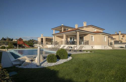 Villa Silvia for 10 people with infinity pool and large playground - Foto 42