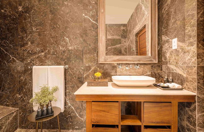 Ishq Colombo - Photo 33