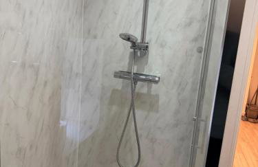 Epsom High Street Apartment 6 - Photo 3