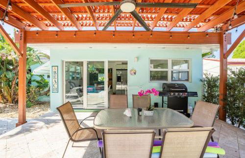 Fun Family-Friendly Poolside Escape Near Beach - Foto 27