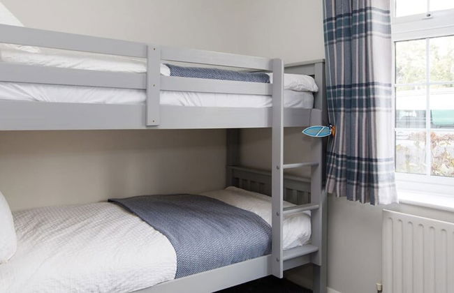 Coastal Retreat for 8 With Hot Tub - Walk to Beach - Foto 27