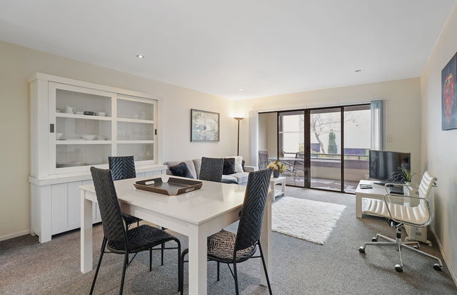 Stylish Central 2BR Apt nr Hospital - Foto 12