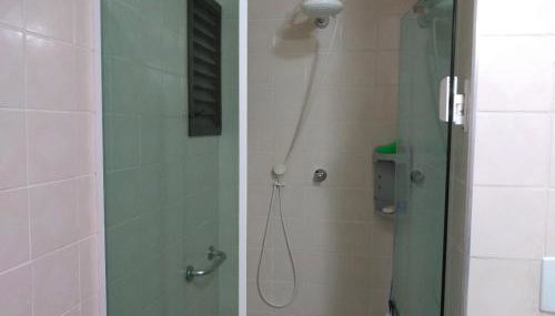 apartamento com linda sacada em direção ao mar - Foto 4