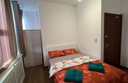 LARGE SELF CATERING HOUSE WITH WiFi CLOSE TO TRANSPORTS - Photo 34