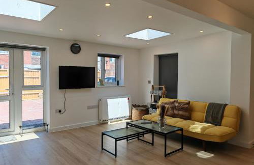 Gated 4 Guests House Free Parking - Foto 1