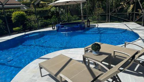 Three-Bedroom House - Best area-Heated Pool-Spa and Sauna Close to Beaches - Foto 3