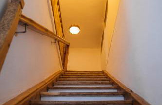 Gehobenes Ambiente in historischer Wohnung - Photo 18