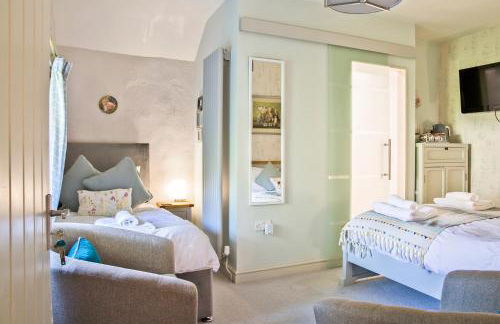 Hawthorn Farm Guest House - Photo 11