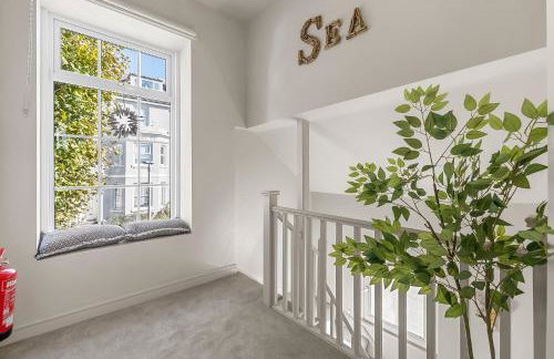 Luxury Plymouth Work & Stay House - Photo 25