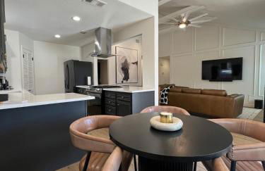 Midland Luxe, Pool, Fire Pit, Workspace, Pool Table - Foto 70